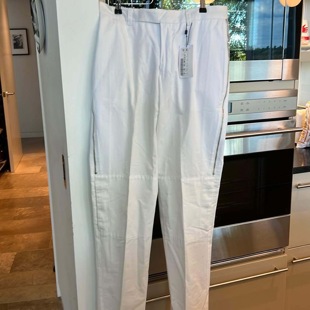 Men’s white cotton pants with zipper detail on sides